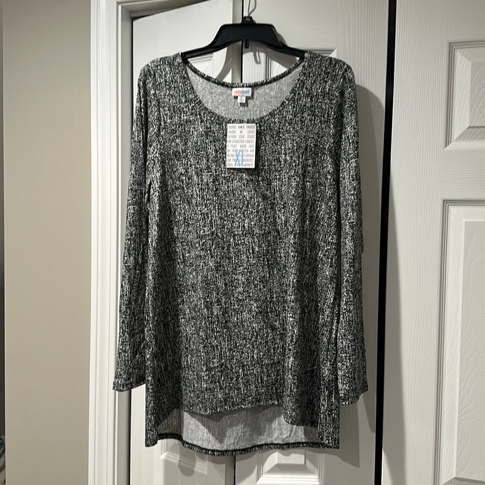 NWT LuLaRoe Lynnae top. Black and white XL